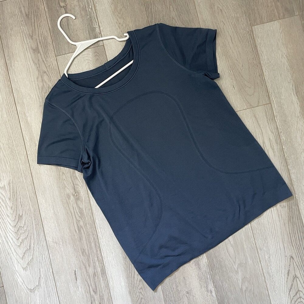 Lululemon Swiftly Tshirt relaxed womens Blue (size 8) running outdoor workout
